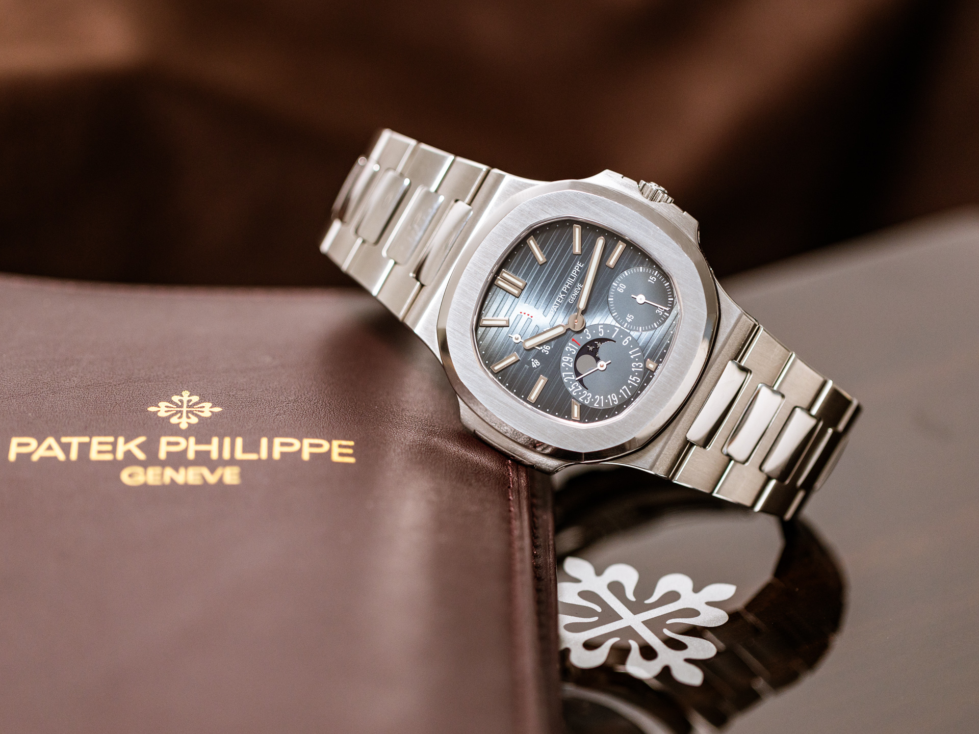 Patek philippe store nautilus moon