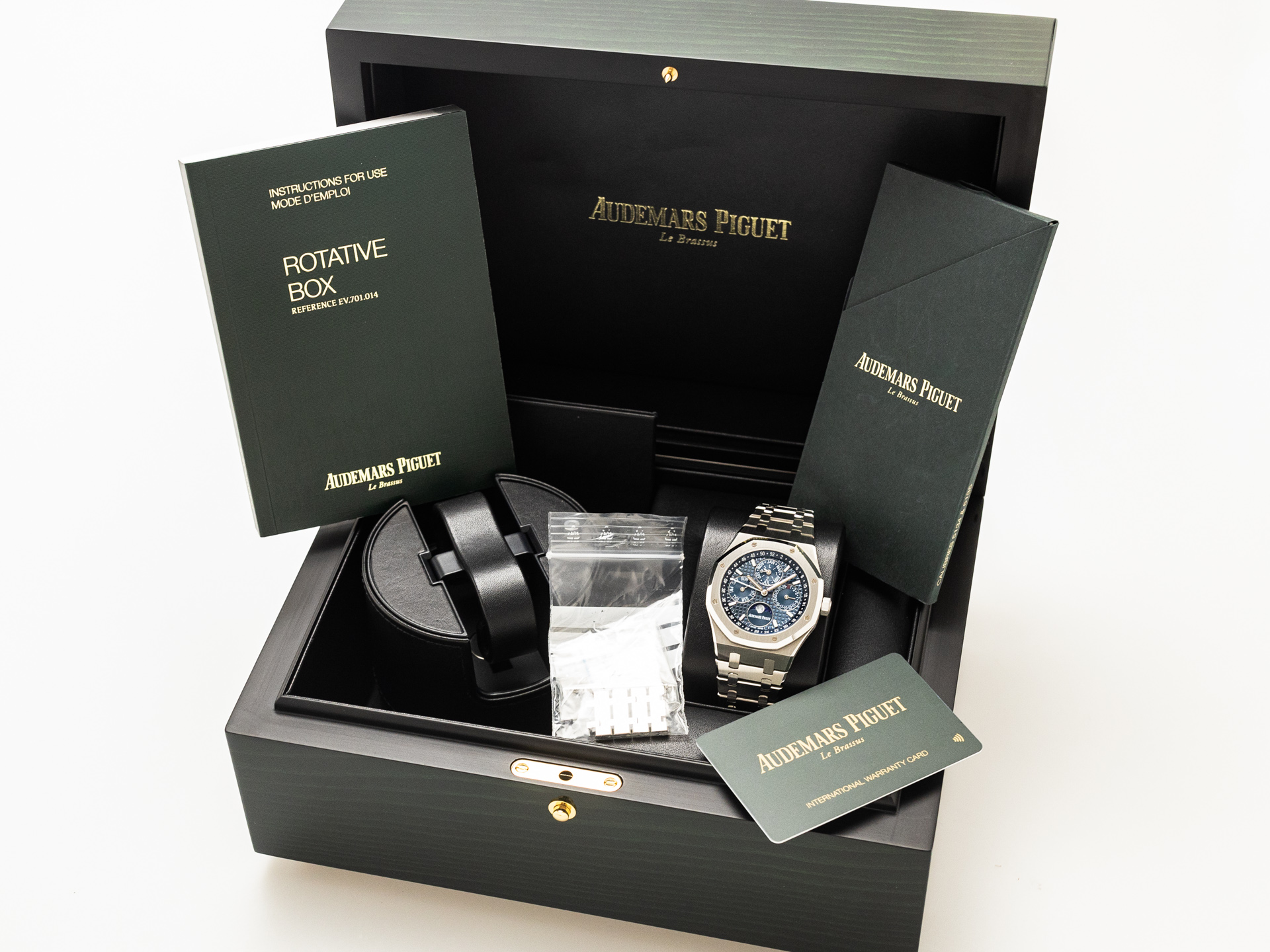 AUDEMARS PIGUET ROYAL OAK PERPETUAL CALENDAR Ref 26574ST OO 1220ST