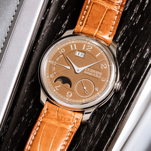 We can’t take our eyes off this F.P. Journe! This is a current, though hard to get HAVANA dial OCTA LUNE in 950...