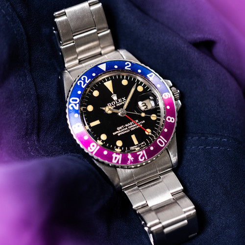 Legendary ROLEX GMT-Master Fuchsia / 1675 with its breathtaking glossy dial, which also features a small GMT hand. ->...