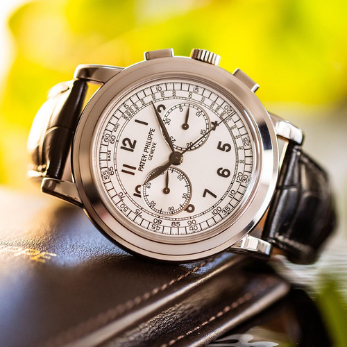 Discontinued and much loved collector‘s watch! Patek Philippe / Grande Taille / Chronograph / Ref.5070G-001 / White...