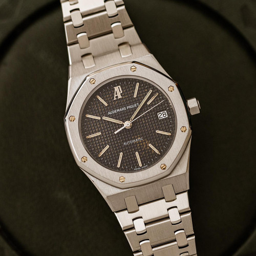 The Royal Oak is with no doubt, the perfect watch for both ladies and gentlemen.Audemars Piguet / Royal Oak /...